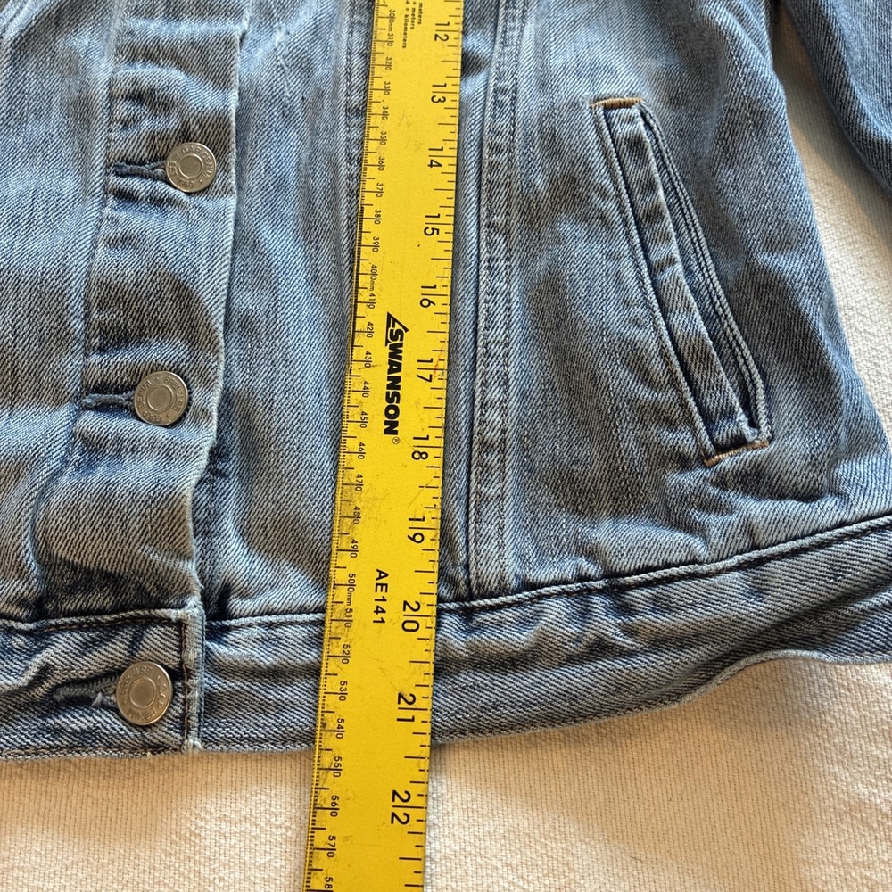 Gap Womens Denim Icon Jacket Medium Wash Blue Distressed Jean Jacket Small Model - Picture 15 of 16